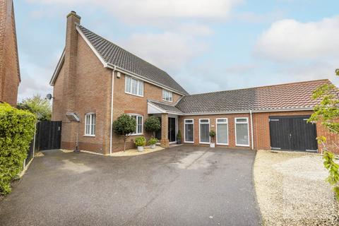 4 bedroom detached house to rent, Greenacres, Norwich NR9