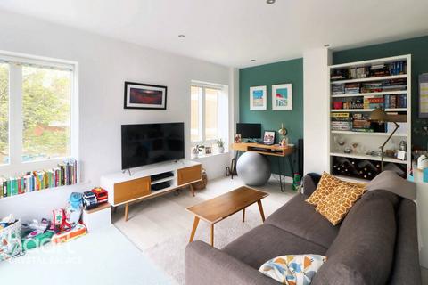 2 bedroom flat for sale, Sylvan Hill, London
