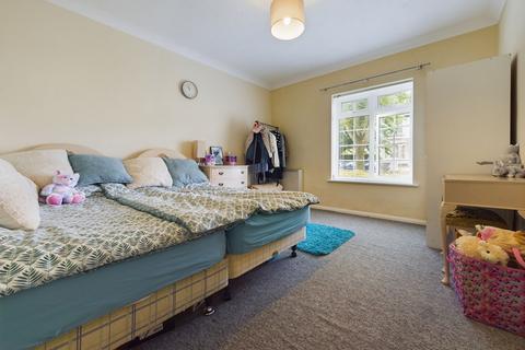 1 bedroom ground floor flat for sale, St. Botolphs Court, St. Botolphs Road, Worthing, BN11 4JH