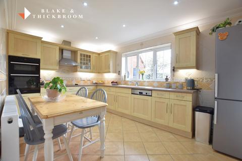 4 bedroom chalet for sale, St Johns Road, Clacton-on-Sea