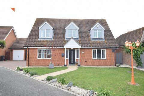 4 bedroom chalet for sale, St Johns Road, Clacton-on-Sea