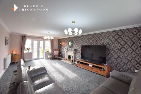 4 bedroom chalet for sale, St Johns Road, Clacton-on-Sea