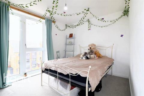 1 bedroom in a flat share to rent, Ebbsfleet Valley