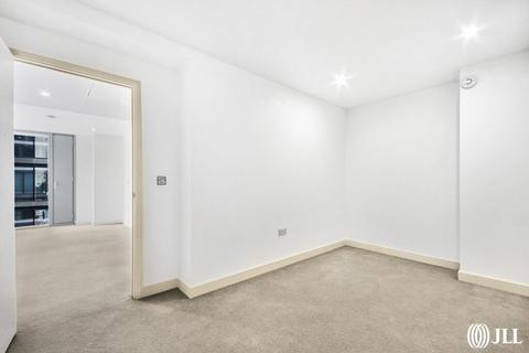 3 bedroom flat to rent, Landmark West, London E14