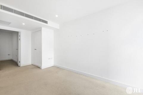 3 bedroom flat to rent, Landmark West, London E14