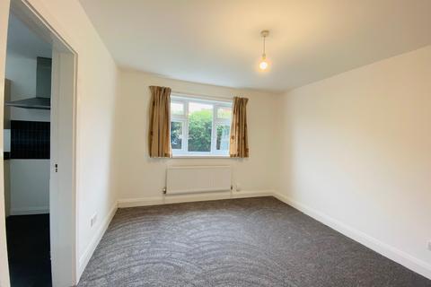 4 bedroom detached house to rent, Willow Avenue, Dunston, Gateshead, Tyne & Wear, NE11