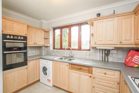 2 bedroom flat to rent, Ashmoor Lodge, Beech Walk, Mill Hill, NW7