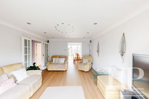 30 Toronto Drive, Smallfield, Horley, RH6 9RB