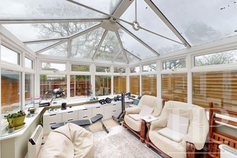 30 Toronto Drive, Smallfield, Horley, RH6 9RB