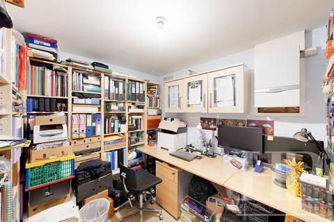 30 Toronto Drive, Smallfield, Horley, RH6 9RB