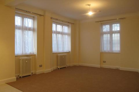 Studio to rent, Hall Road St Johns Wood NW8