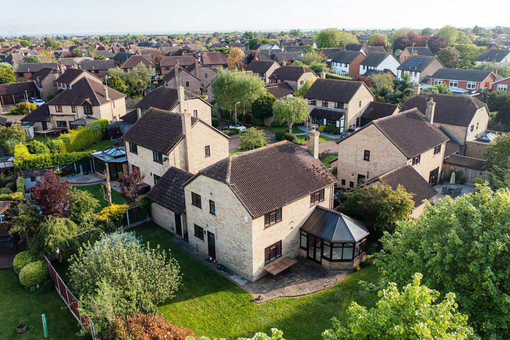 Parsons Lawn, Southendonsea, SS3 5 bed detached house £700,000