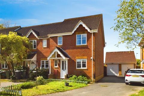 3 bedroom end of terrace house for sale, Hicks Close, Tadley, Hampshire, RG26