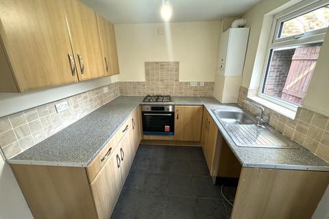 4 bedroom terraced house to rent, Christian Road Preston PR1 8NB