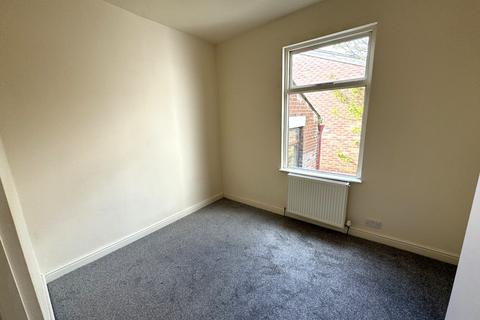 4 bedroom terraced house to rent, Christian Road Preston PR1 8NB