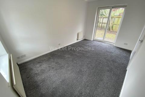 3 bedroom apartment to rent, Warde Street, Manchester M15
