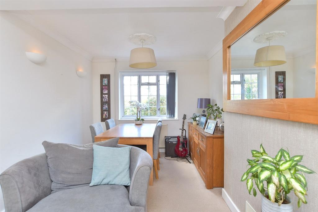 Lounge/ Dining Room
