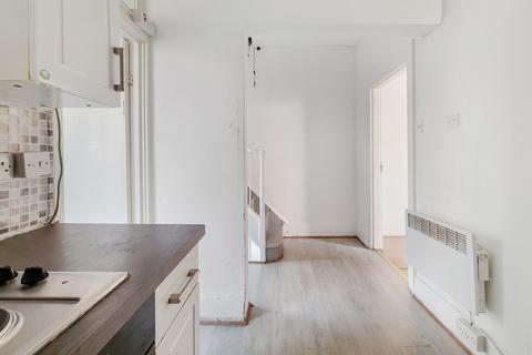 2 bedroom flat to rent, Castelnau, London SW13