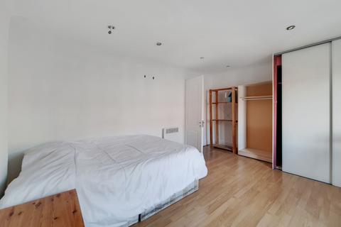 2 bedroom flat to rent, Castelnau, London SW13