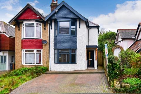 3 bedroom semi-detached house to rent, Old Road East Cowes PO32