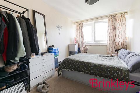 3 bedroom apartment for sale, Bramley House, Tangley Grove, Roehampton