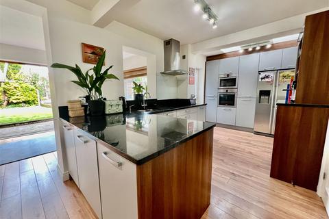 11 Garth End, Collingham, Wetherby, LS22 5BH