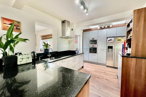 11 Garth End, Collingham, Wetherby, LS22 5BH