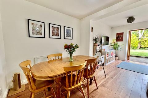 11 Garth End, Collingham, Wetherby, LS22 5BH