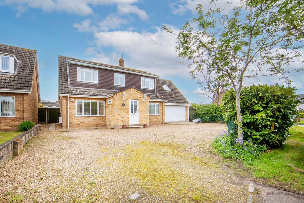 Holt Road, Horsford 4 bed detached house for sale £400,000