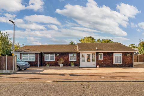 4 bedroom detached bungalow for sale, Drewery Drive, Gillingham ME8