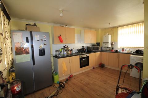 3 bedroom end of terrace house for sale, Stroud Crescent East, Bransholme, Hull, East Riding of Yorkshire. HU7 4QN