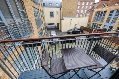 3 bedroom flat for sale, Corben Mews, London SW8