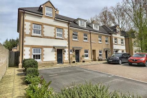 4 bedroom end of terrace house for sale, Wilton