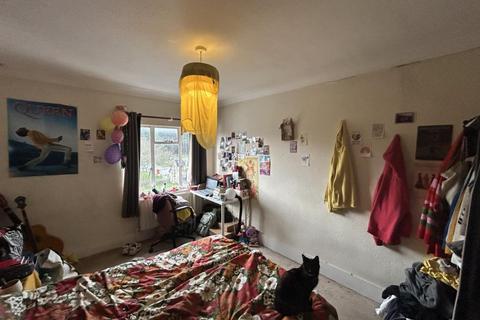 2 bedroom flat to rent, 30a St Judes Road Englefield Green Egham Surrey