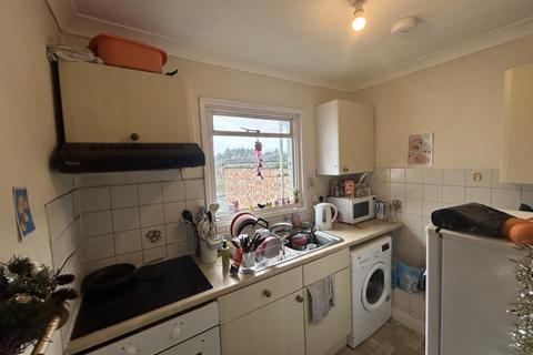 2 bedroom flat to rent, 30a St Judes Road Englefield Green Egham Surrey