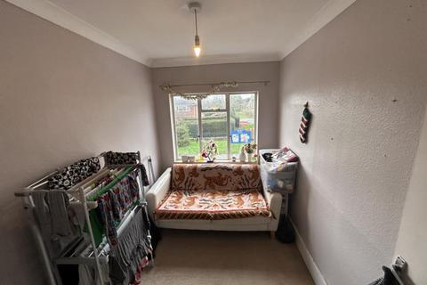 2 bedroom flat to rent, 30a St Judes Road Englefield Green Egham Surrey
