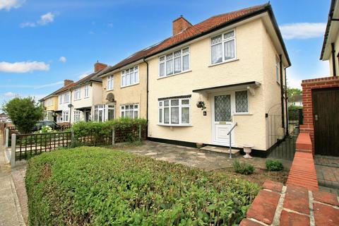 3 bedroom semi-detached house to rent, Redriff Road, Romford, RM7