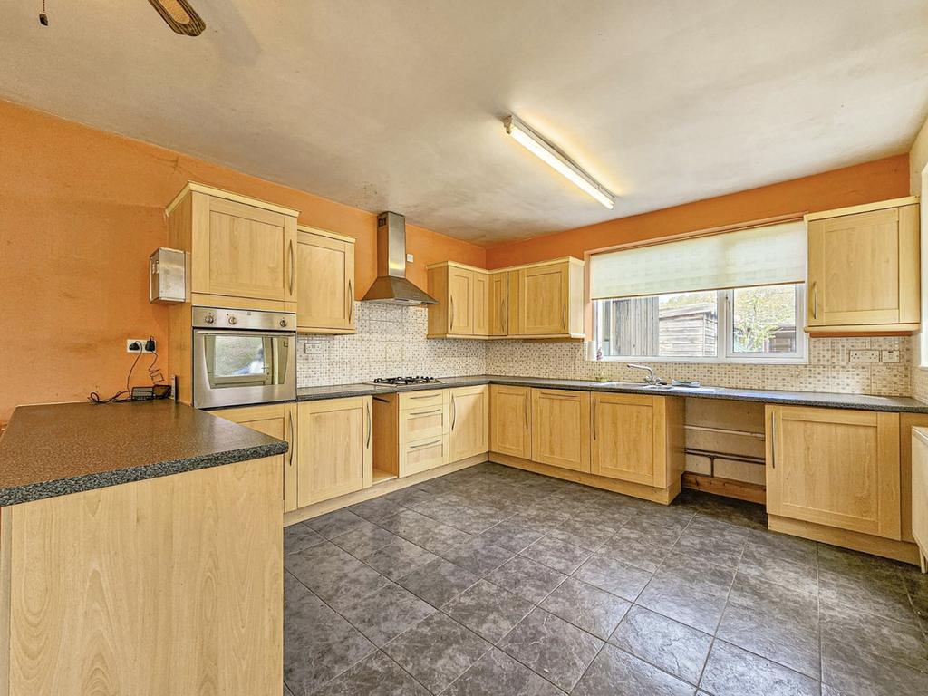 Camp HIll Road, Nuneaton, CV10 3 bed semidetached house for sale £