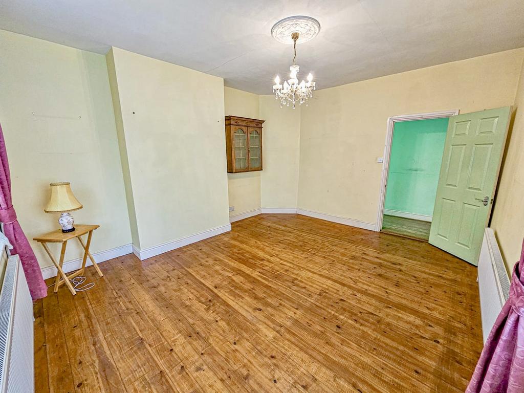 Camp HIll Road, Nuneaton, CV10 3 bed semidetached house for sale £