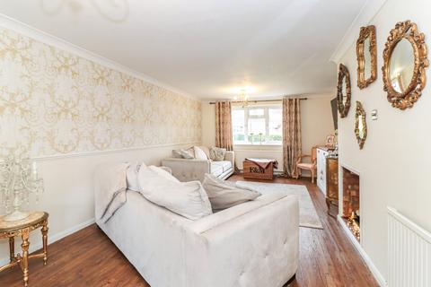 3 bedroom terraced house for sale, Howard Agne Close, Bovingdon, Hemel Hempstead, Hertfordshire, HP3