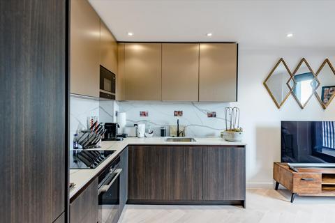 2 bedroom flat to rent, Eastlight Apartments, Dock Street, London, E1