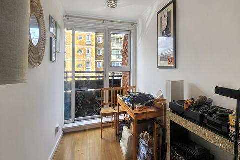 3 bedroom apartment to rent, Ollerton Green, London, E3 2LB