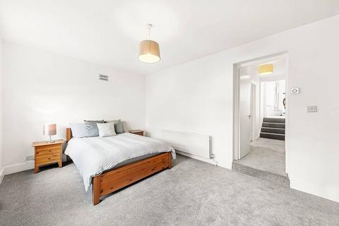 2 bedroom flat for sale, Trinity Road, Tooting Bec, London, SW17