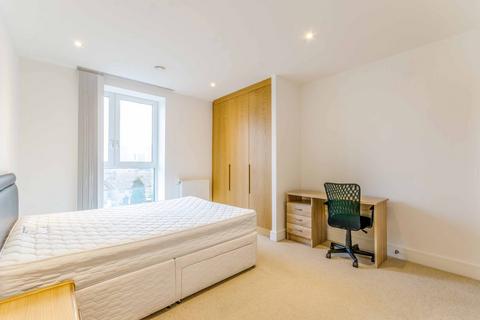 3 bedroom flat to rent, St Vincent Court, Canning Town, London, E16