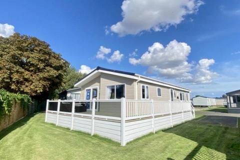 2 bedroom lodge for sale, Felixstowe Beach, , Walton Avenue IP11