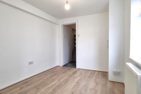 3 bedroom flat to rent, Upper Wickham Lane, Welling, Kent, DA16