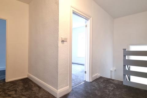 3 bedroom flat to rent, Upper Wickham Lane, Welling, Kent, DA16