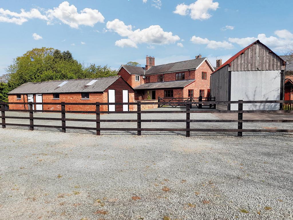 Four Crosses SY22 4 bed detached house for sale £360,000