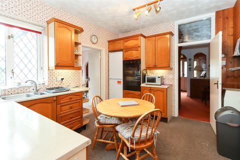 4 bedroom bungalow for sale, Greenbury Close, Chorleywood, Rickmansworth, Hertfordshire, WD3