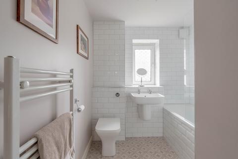 2/3 Essendean Place, Edinburgh, EH4 7HF